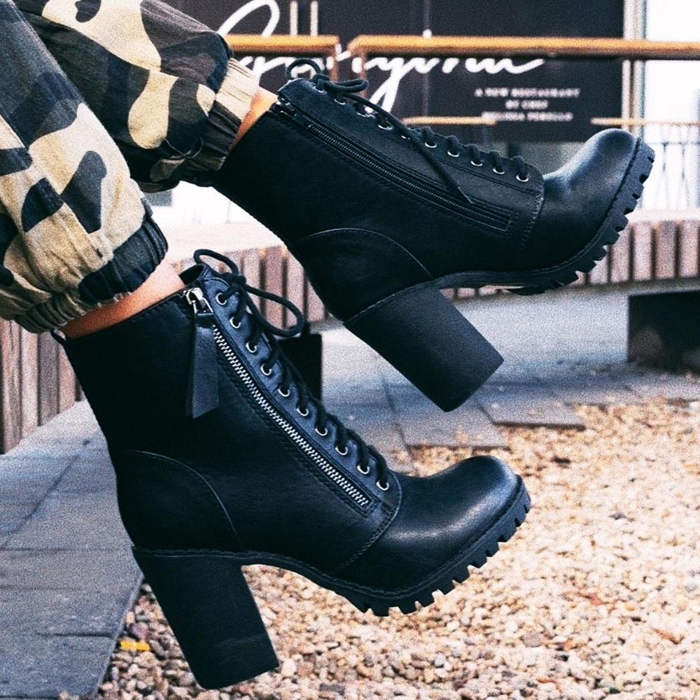 NEW🔥 Lace-Up Combat Moto Ankle Booties Boot Lug Platform Chunky Block High Heel - Picture 1 of 5